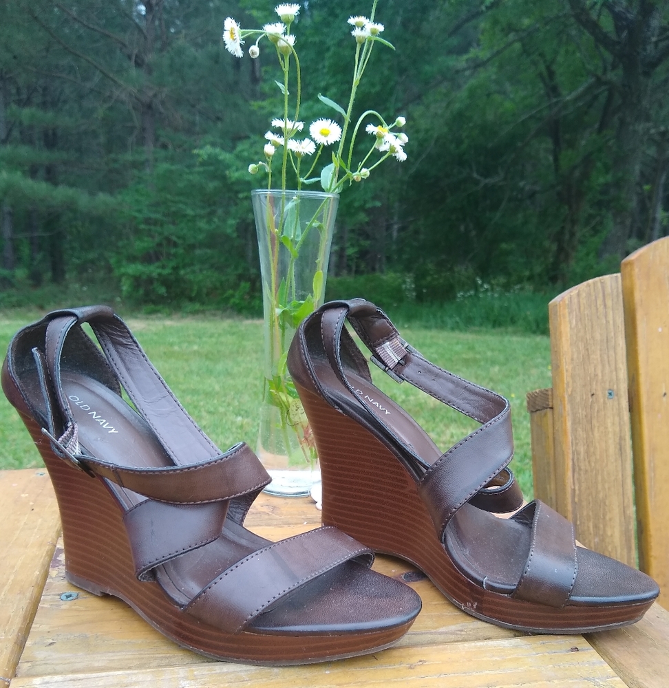 Old Navy Women's shoes brown wedge sandals size 6